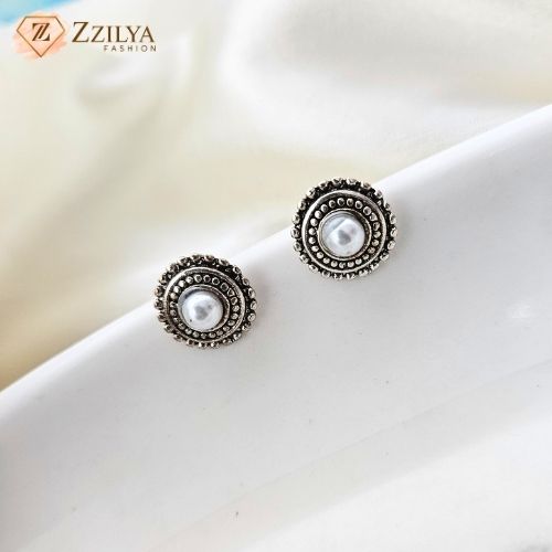 Silver Pearl Stud