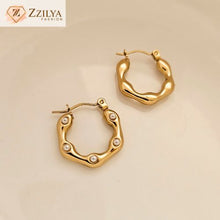 Catchy studded anti tarnish earrings hoops