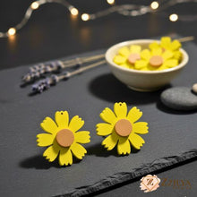 Statement Daisy Flower Stud Earrings | 60s Mod Aesthetic