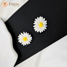 Flower earrings - White