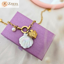 Minimal gold seashell bracelet from Zzilya Fashion – everyday vacation-inspired jewelry.